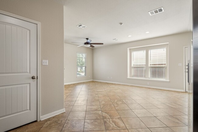 Building Photo - NOW 3 BEDROOM HOME LOCATED IN SAN MARCOS, TX!