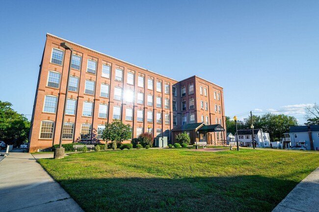 Building Photo - 149 Wilson St