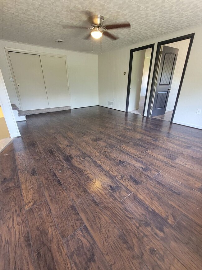 Building Photo - 46 Tritch Ln