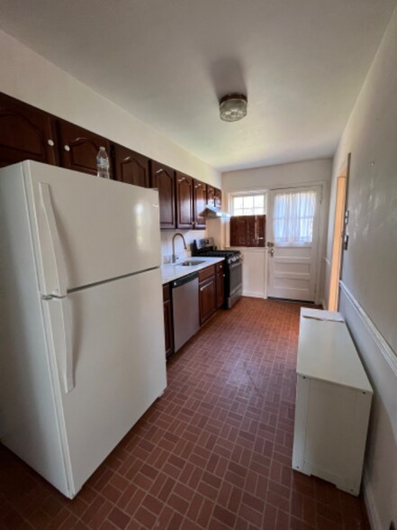 Building Photo - 143 Stanmore Rd