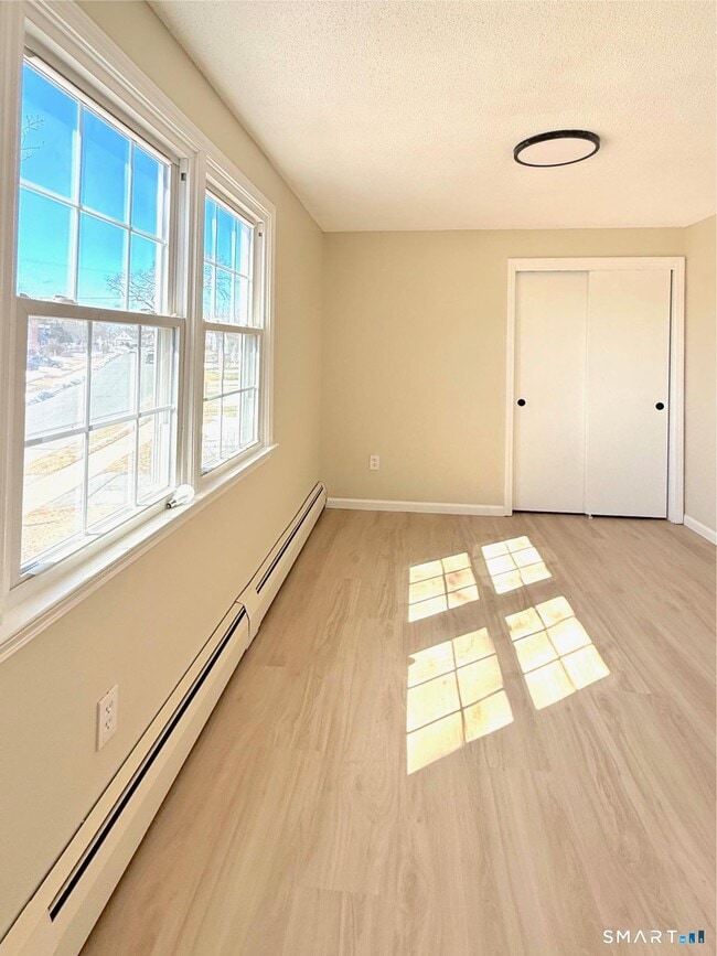 Building Photo - 47 Crestwood Dr