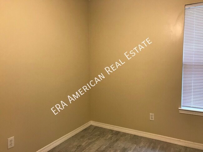Building Photo - 205 Esmond Ct