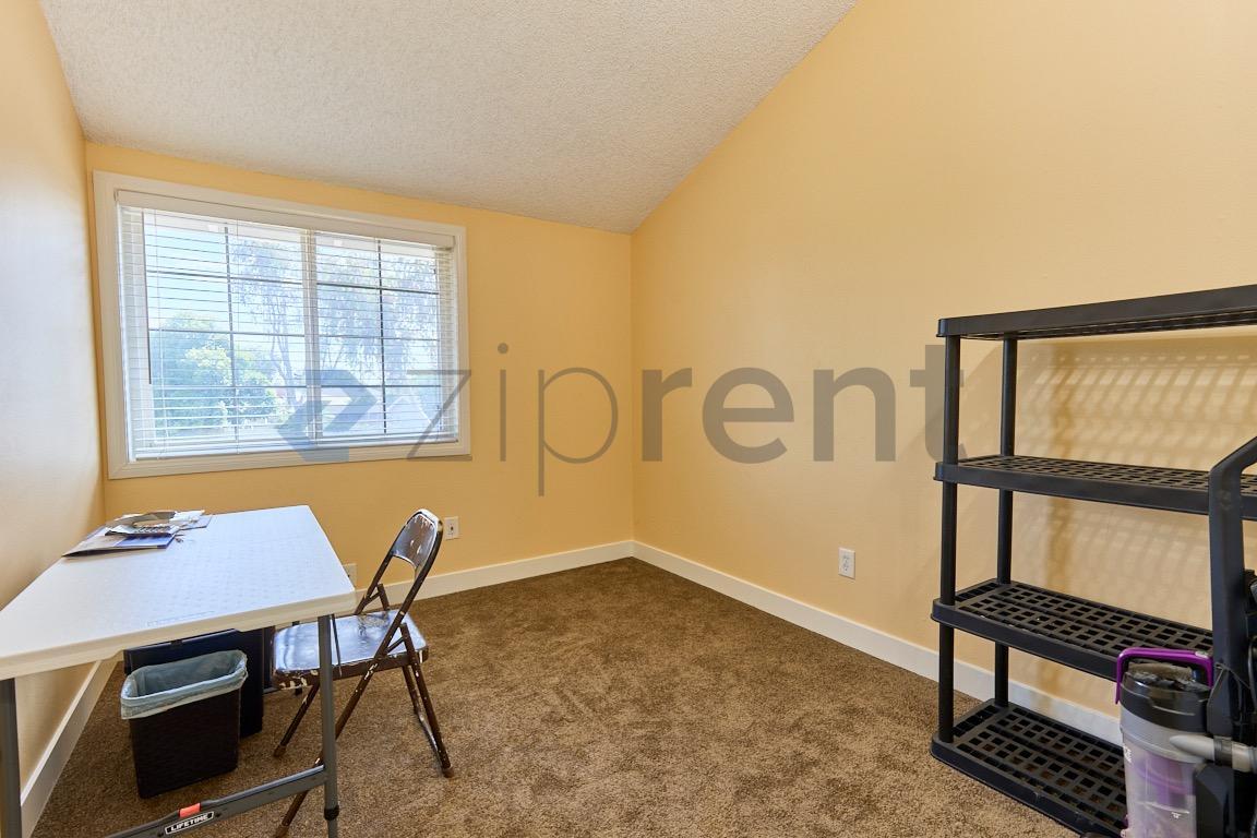Building Photo - Unit