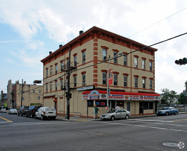 Primary Photo - 183-185 Broadway