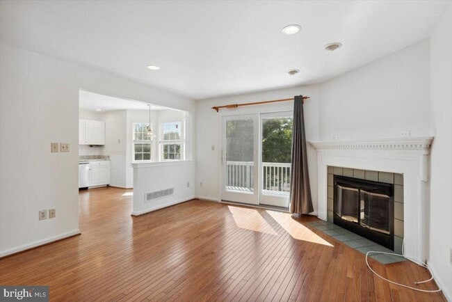 Building Photo - 146 Canterbury Ln