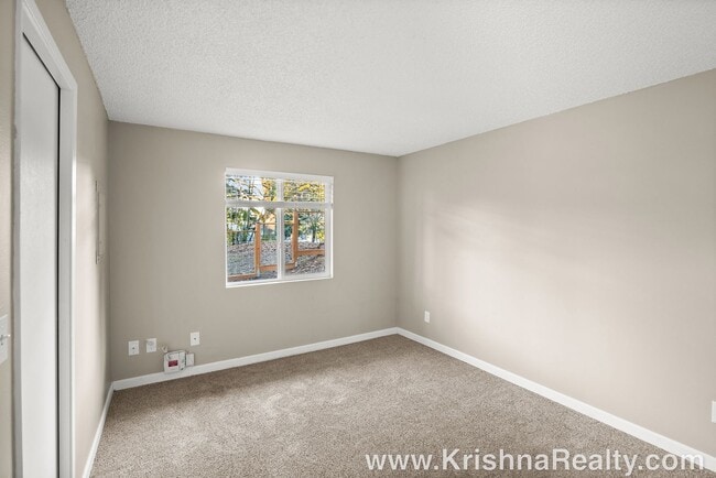 Building Photo - Renovated 2BD/1BA Duplex | Single-Level | Stoneridge – Tualatin