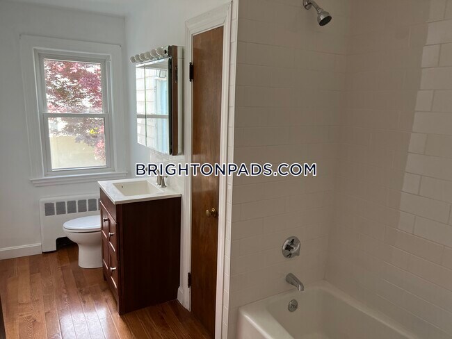 Building Photo - 11 Allen St