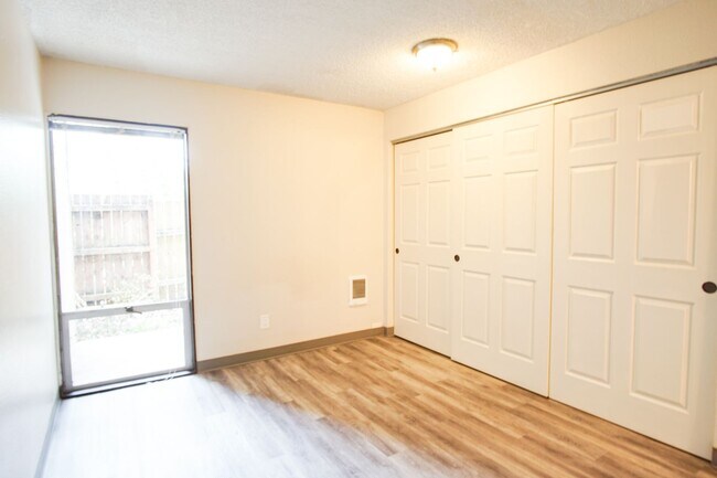 Building Photo - 3110 SW 13th Ave