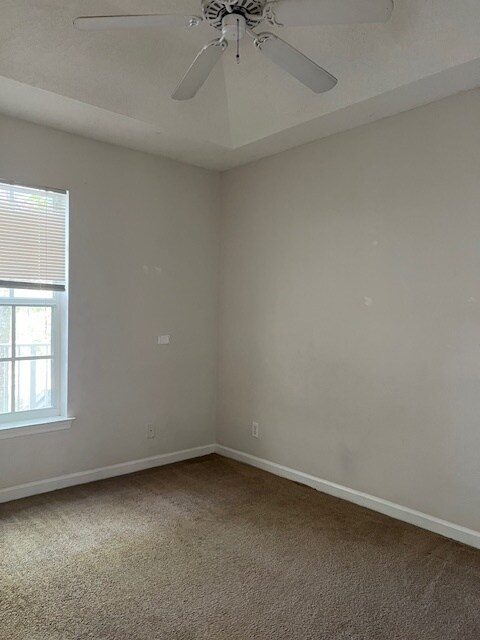 Building Photo - 1651 Hawthorne Plz