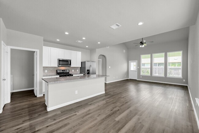 Building Photo - 2237 Raider Dr