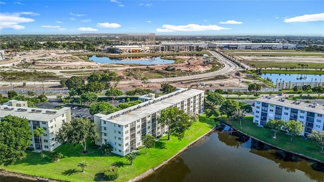 Building Photo - 2228 N Cypress Bend Dr
