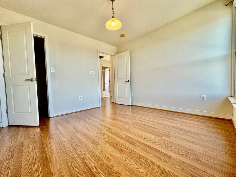 Building Photo - 5610 Baltimore Ave