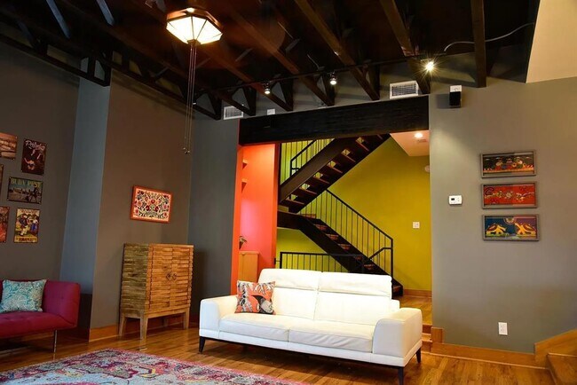 Building Photo - 2303 Whitney St