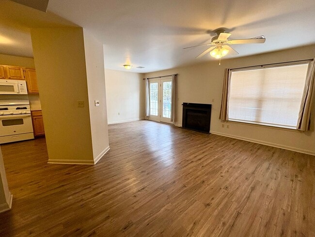 Building Photo - 3 Bedroom 2.5 Bathroom Townhome in Hummelstown!