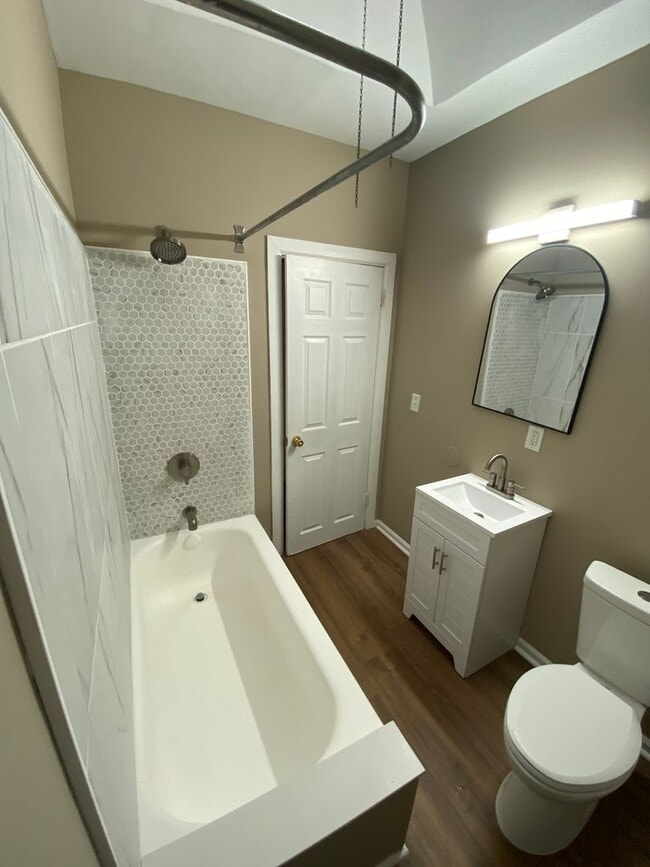 Building Photo - 170 W Thelma St