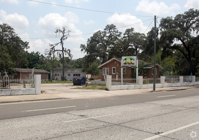 Building Photo - Easy Living Mobile Home Park