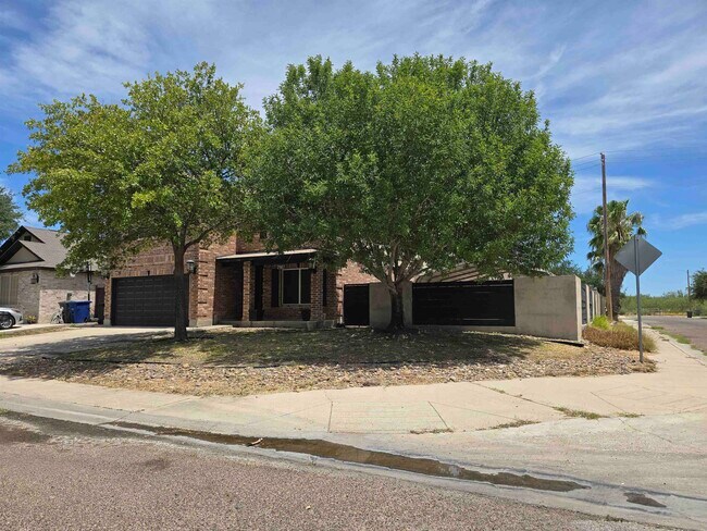 Building Photo - 2987 Temple Dr