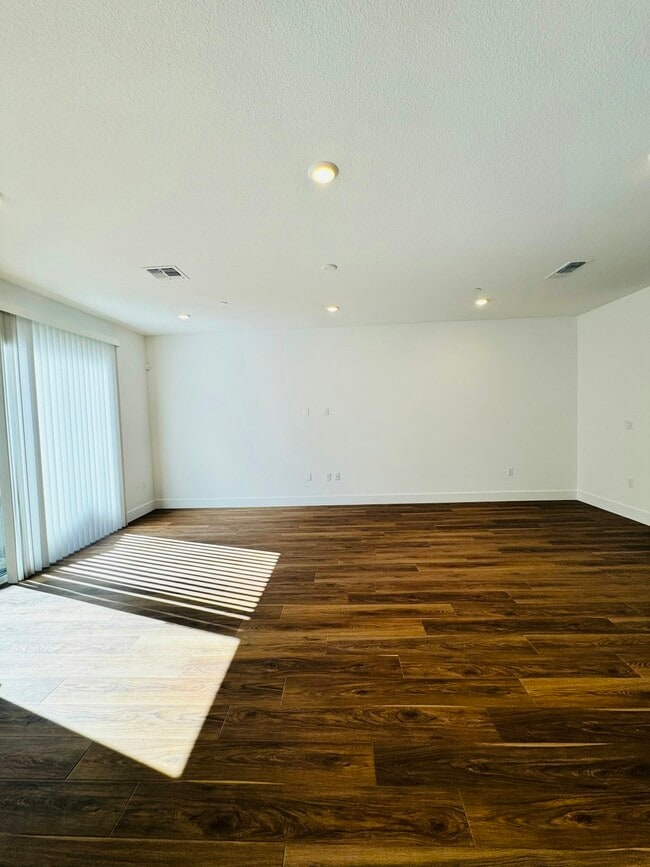 Building Photo - 416 N Mendocino Wy