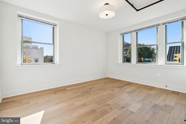 Building Photo - 901 King St