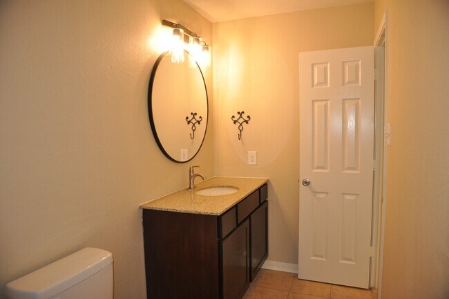 Building Photo - 16025 Summerville Lake Dr