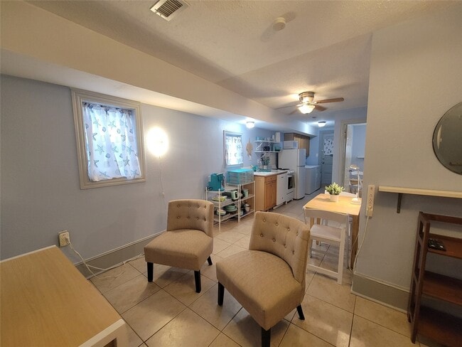 Building Photo - 717 Church St