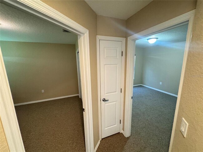 Building Photo - 4876 Summerfield Cir