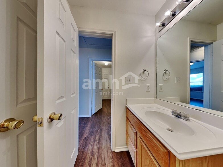 Building Photo - 1410 Loma Linda Ter