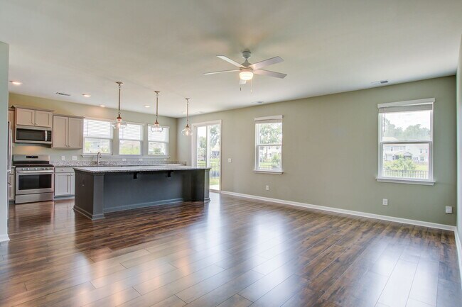 Building Photo - 2732 Harmony Lake Dr