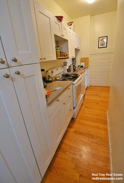 Apt 14 - 35 Brookline St