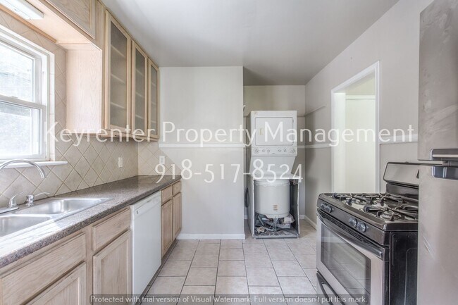 Building Photo - 2 Bed | 1 Bath in Tulsa!