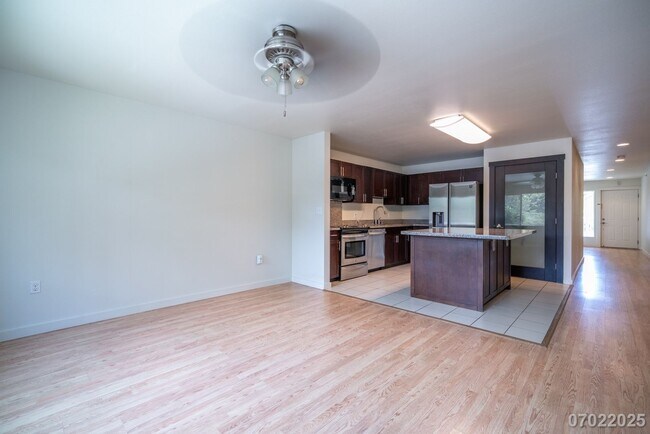 Building Photo - $3,200 | 3br/2ba Condominium in Sixty Parkside