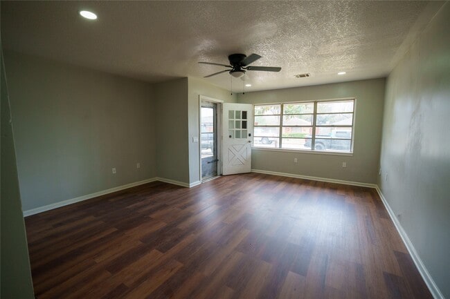 Building Photo - 1904 Edgehill Rd