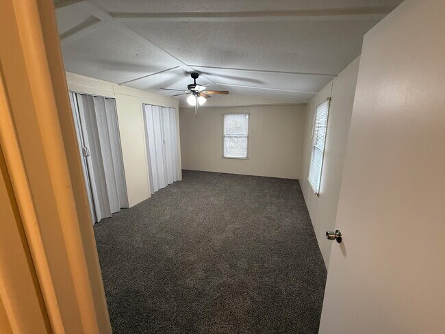 Building Photo - 381 Old Hickory Ln