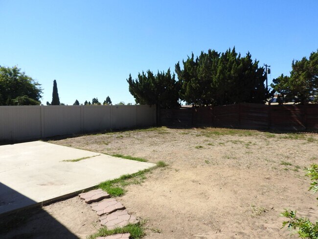 Building Photo - Lovely 3bed 2 bat