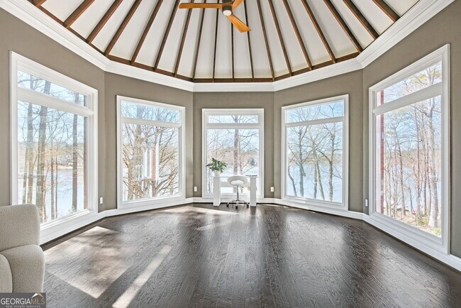 Building Photo - 300 Island Cove Dr
