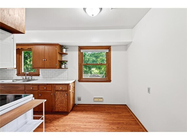 Building Photo - 6015 Aspen Rd