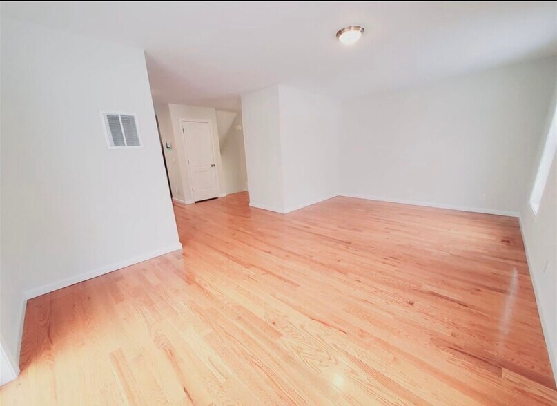 Building Photo - 840 Seaview Ave