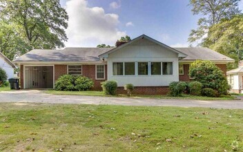 Building Photo - Fantastic Location & Price