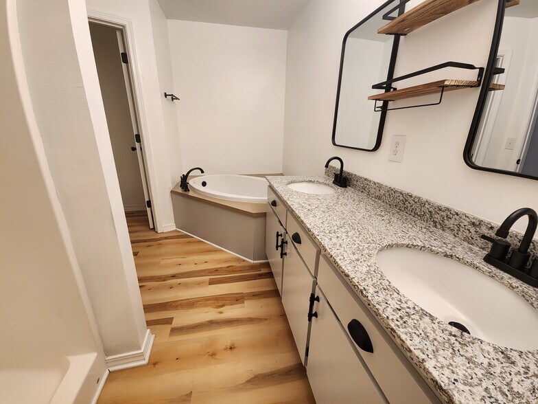 Building Photo - 8625 Laredo St