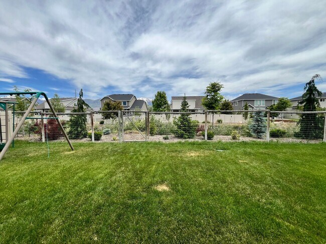 Building Photo - 2049 S Meadow Marsh Dr