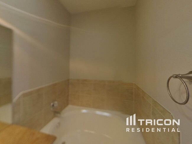 Building Photo - 5950 Fescue Dr