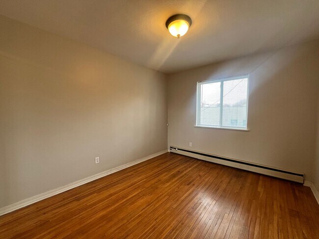 Building Photo - Fantastic 1 BR/1 BA Apartment in the Whitt...