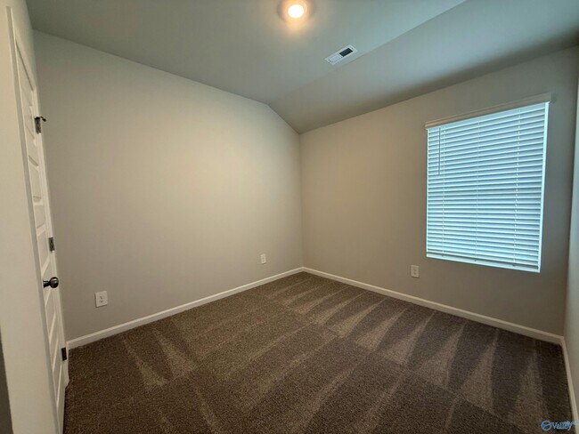 Building Photo - 205 Six Pence Ct