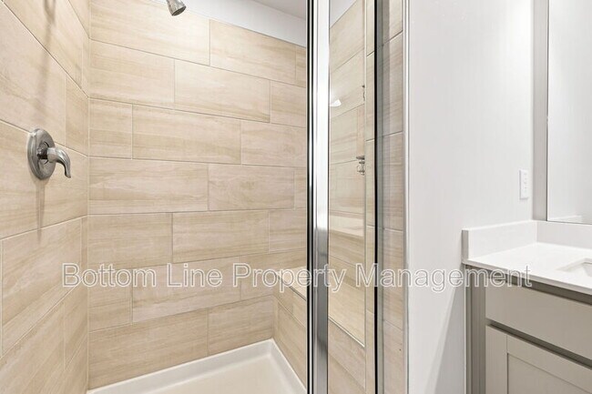 Building Photo - 2312 Kasota Ln