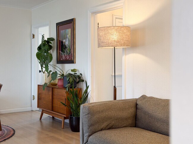 Building Photo - Spacious 2-Bedroom, 3-Bath Home in Spokane with Modern Comforts