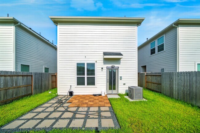 Building Photo - 1538 Revolution Way