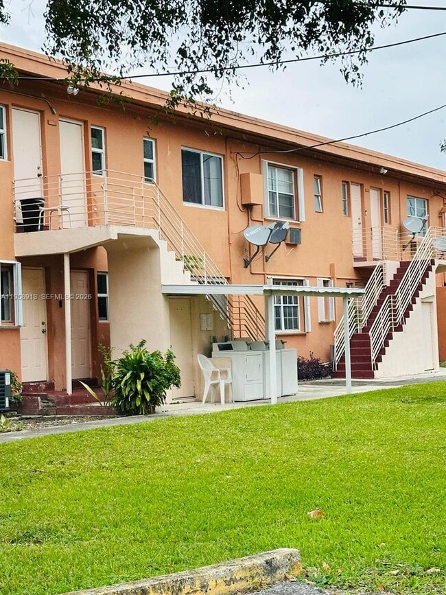 Building Photo - 3670 SW 10th St