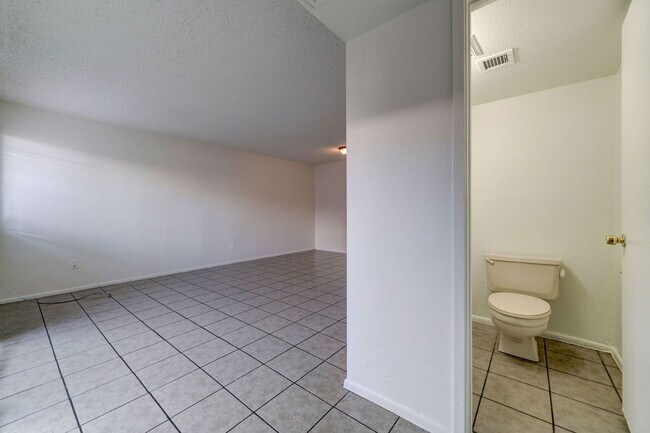 Building Photo - 2696 N 43rd Ave