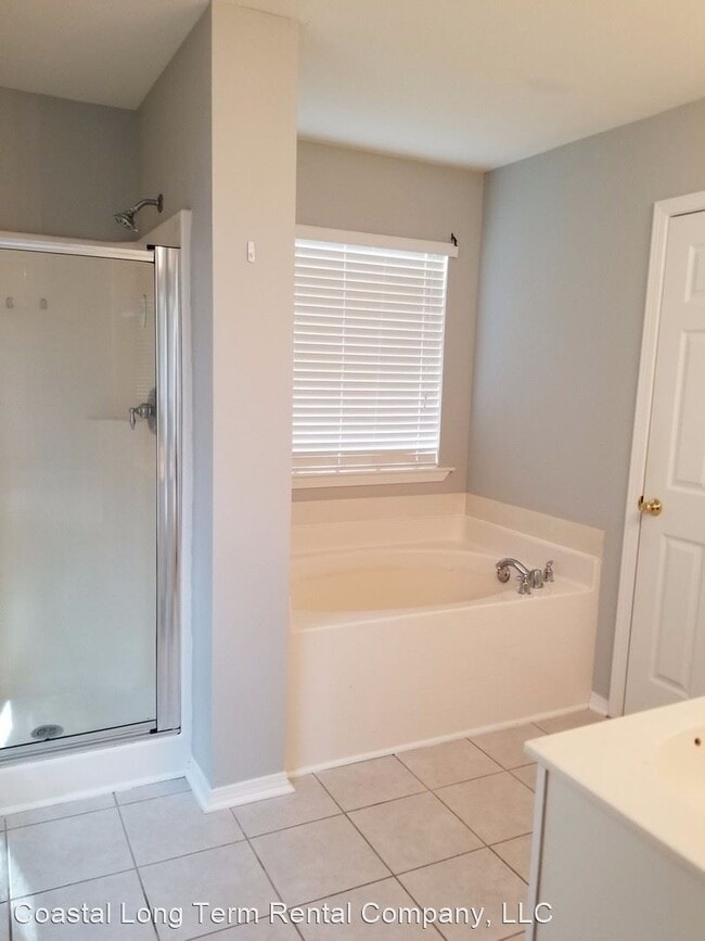 Building Photo - 3 br, 2.5 bath House - 5 Sunbriar Lane