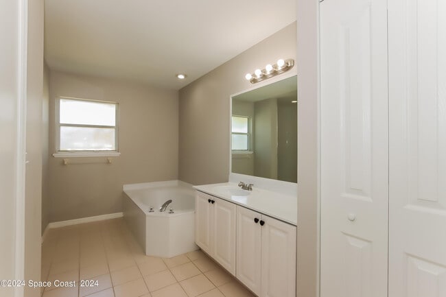 Building Photo - 3780 6th Ln